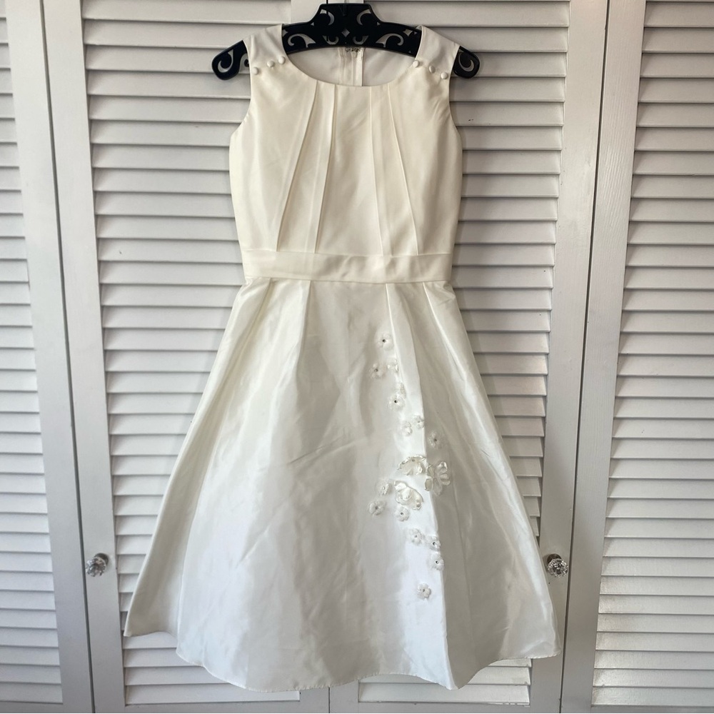 Elegant Ivory Kids Dress with Flower Accents | Size 8